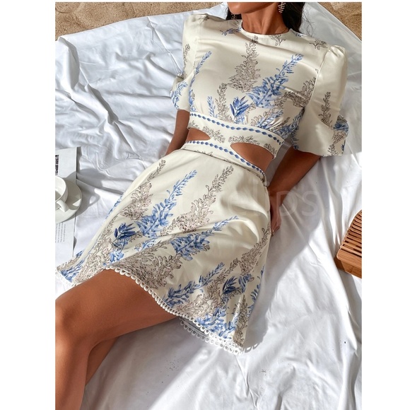 Floral Blue on Cream Light Beige Puff Sleeve Cut Out Waist Mini Dress - Picture 3 of 16